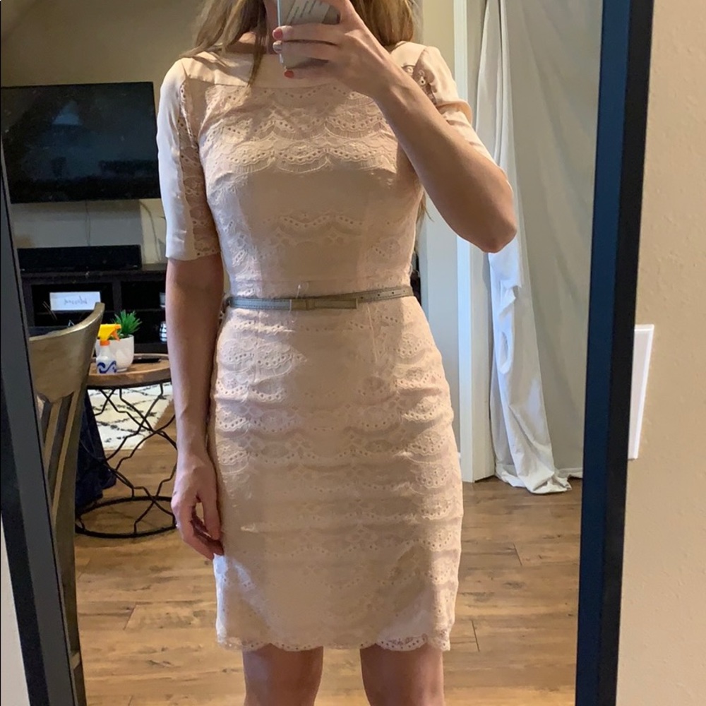 Lace light pink dress with belt